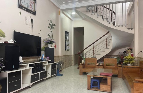 Nhà đẹp ở ngay, ô tô, full nội thất tại TT Kim Hoa - Mê Linh, 70m2 x 3 tầng, mt 4m, chỉ 2 tỷ